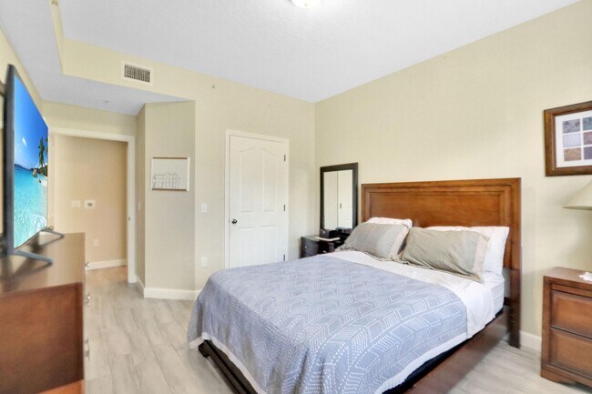 Building Photo - 2111 Myrtlewood Cir E