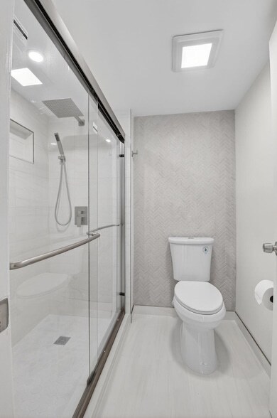 Building Photo - 6649 Somerset Dr