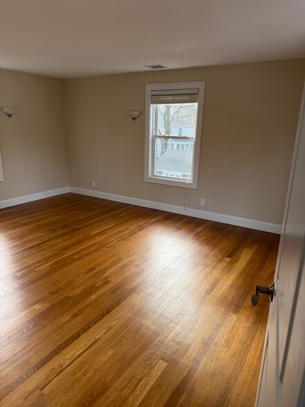 Building Photo - 17 Linden St