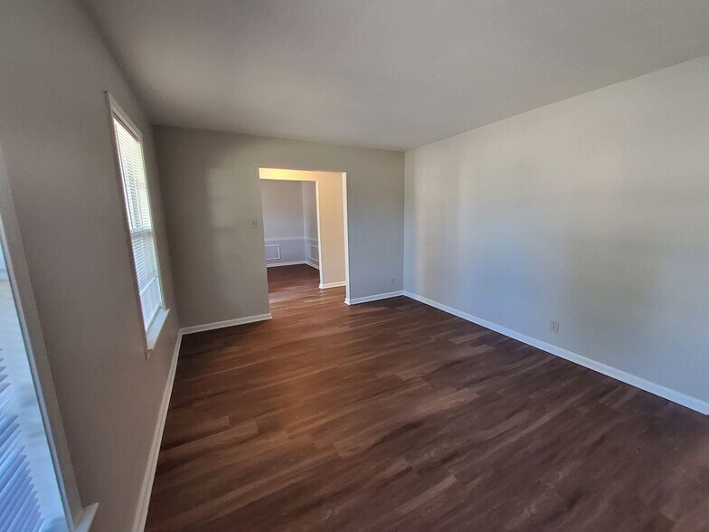Building Photo - 3985 Bertram Cove