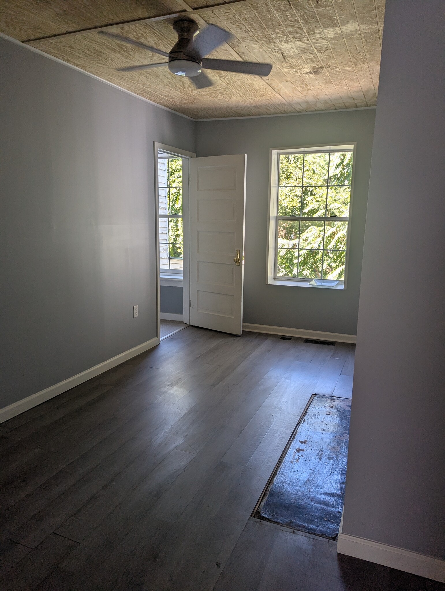 Upstairs Bedroom 2 - 211 Short St