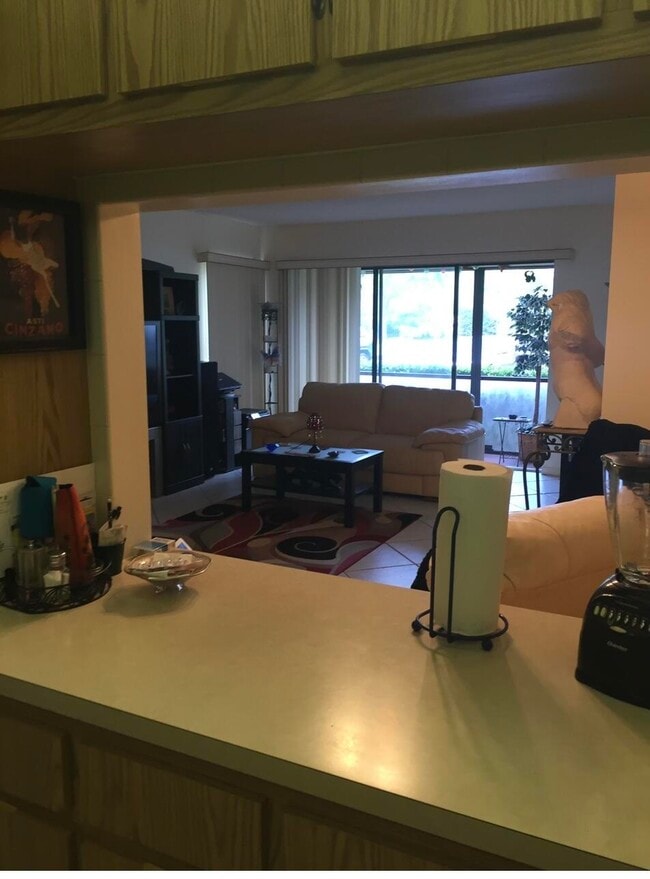 Building Photo - 1605 SW Silver Pine Way