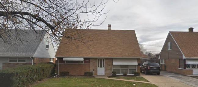 Building Photo - 17007 Oakwood Ave