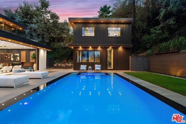 Building Photo - 9031 Alto Cedro Dr