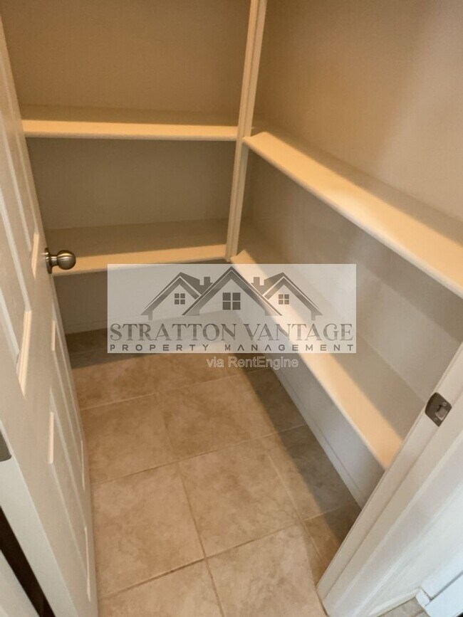 Building Photo - 43620 W Mescal Dr