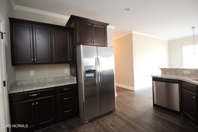 Building Photo - 2224 Brookville Dr