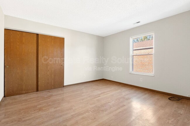 Building Photo - 330 Mt Everest Dr