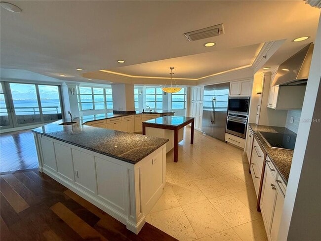 Building Photo - 988 Blvd of the Arts