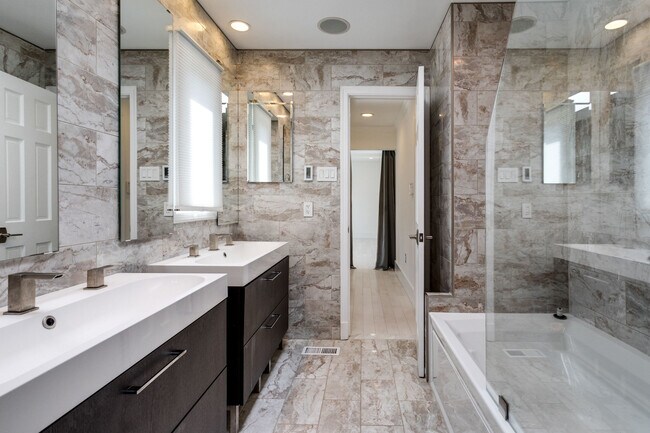 Building Photo - 4611 Charleston Terrace NW