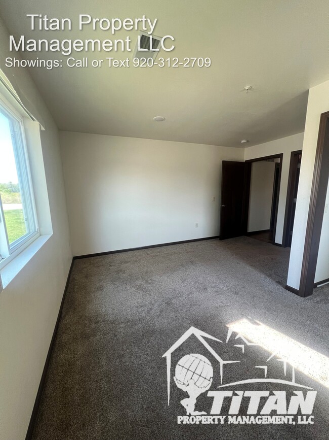 Building Photo - 3425 Logan Dr