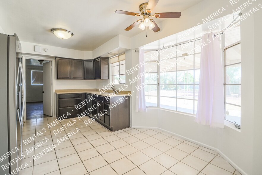 Building Photo - 4201 E Stanford Dr