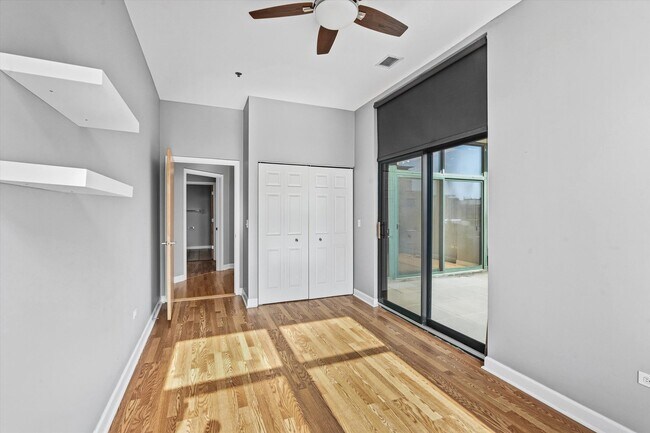 Building Photo - 221 E Cullerton St