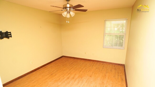 Building Photo - 3826 N Lake Orlando Pkwy