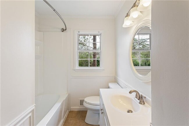 Building Photo - 3623 Lee St SE