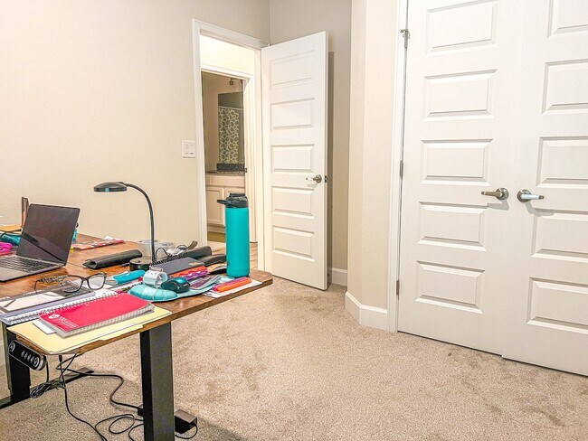 Building Photo - Beautiful 3 Bedroom Home with Pond View & No Rear Neighbors