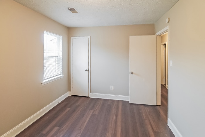 Building Photo - 612 Ralph Rd SE