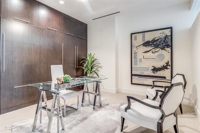 Building Photo - 2408 Victory Park Ln