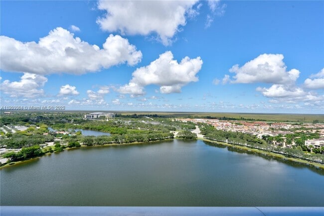 Building Photo - 2641 N Flamingo Rd