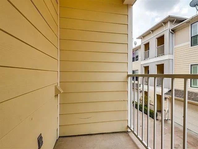 Patio - 2407 Stutz Dr