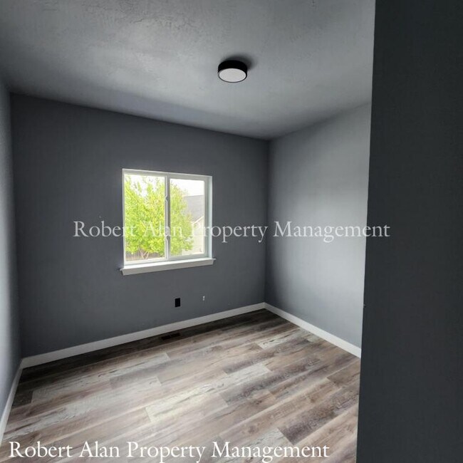 Building Photo - 1255 Stonewood Ct