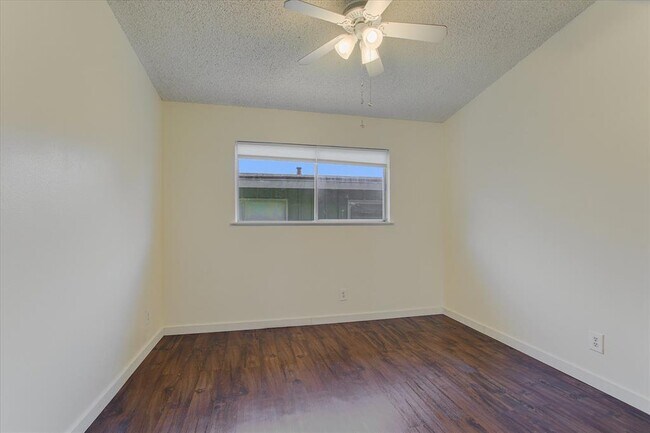 Building Photo - 612 W 51st St