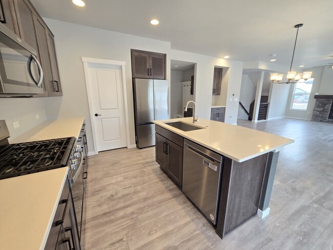 Building Photo - 5446 Mesa Top Dr