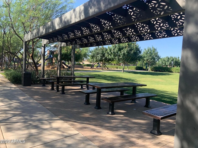 Building Photo - 2029 W Kinfield Trail