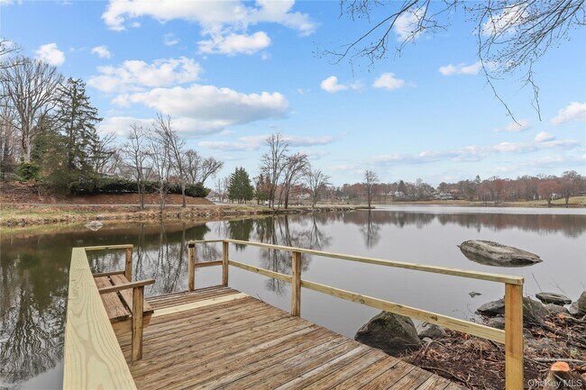 Building Photo - 8 Teatown Ct