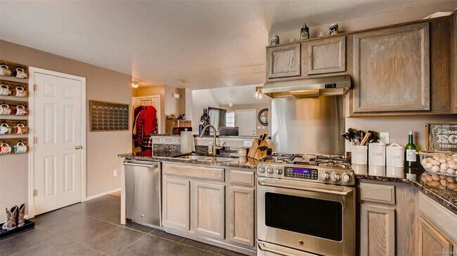 Building Photo - Charming Open Floor Plan Home