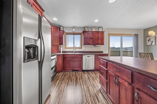 Building Photo - *RENT SPECIAL* Spacious & Stylish 4-Bedroo...