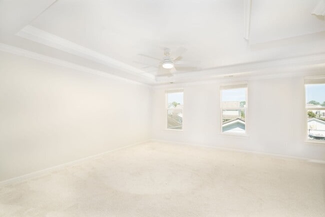 Building Photo - Spacious Living in the Heart of West Ashley