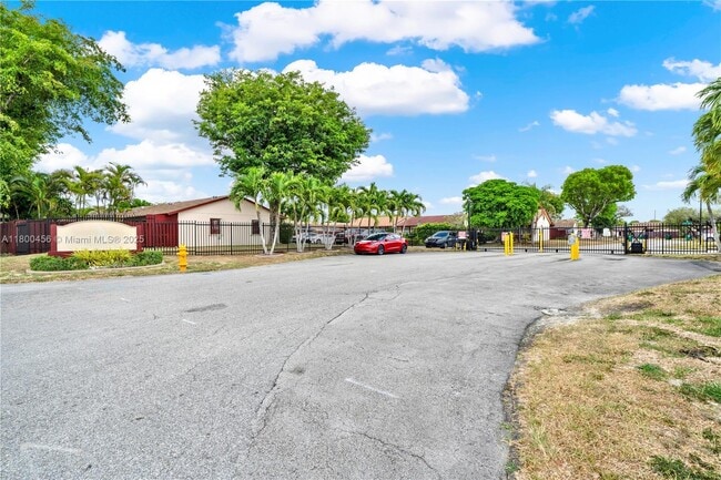 Building Photo - 7127 SW 154th Ct