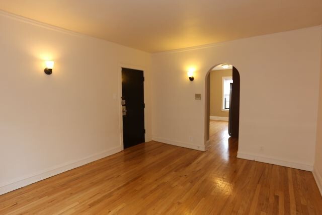 Building Photo - 2115 W Ainslie