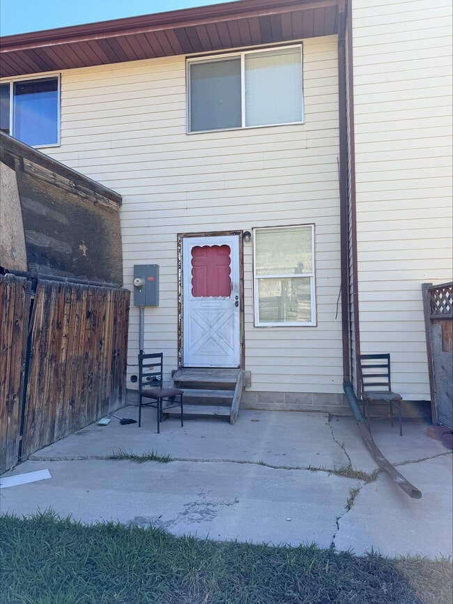 Building Photo - 1327B 9th W Ave