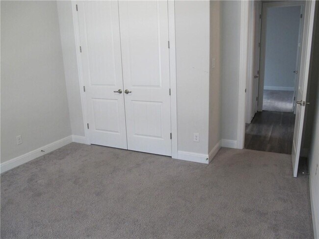 Building Photo - 635 Spinnaker Loop