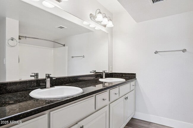 Building Photo - 935 N Granite Reef Rd