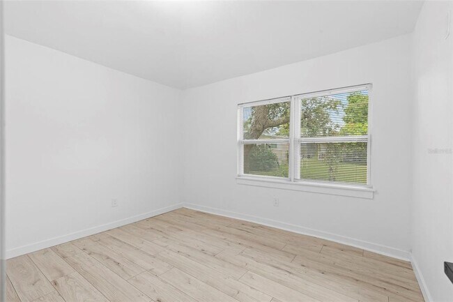 Building Photo - 715 W Bougainvillea Ave
