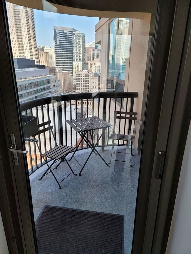 Building Photo - 400 N La Salle Dr