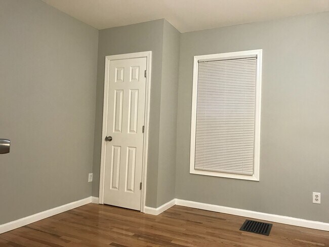 Building Photo - 452 Poplar St