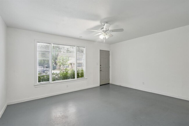 Building Photo - 1708 Chicon St