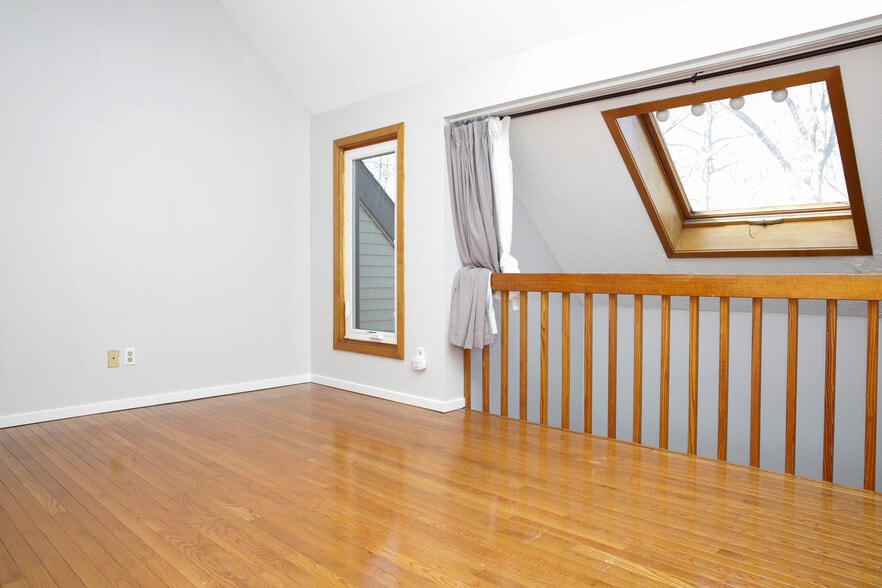 Building Photo - 23 Compton St