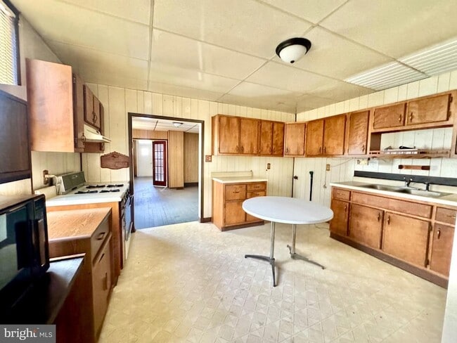 Building Photo - 632 Columbia Ave