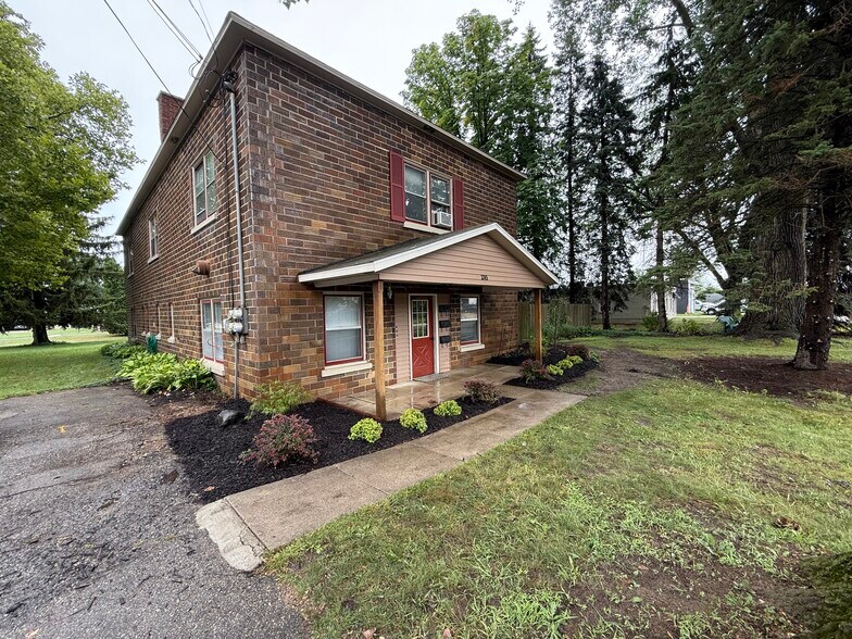 Building Photo - 3245 Oak St