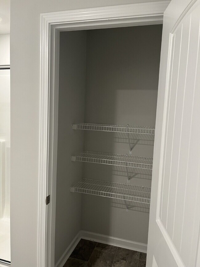 Building Photo - 453 Augustine Dr