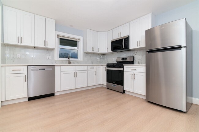 Building Photo - 7 Langley Cir