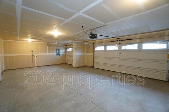 Building Photo - 13776 S Piano Ave