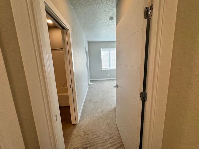 Building Photo - Beautiful 2 bedroom, 1 bathroom Condo in N...