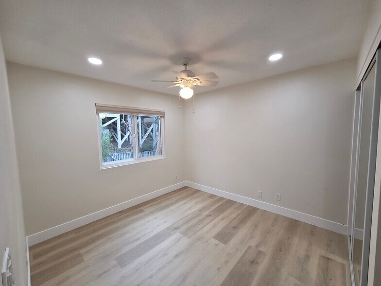 Building Photo - 24776 Glenwood Dr