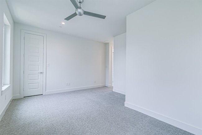 Building Photo - 6028 Lewis St