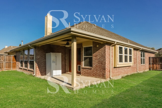 Building Photo - Enjoy living the good life in this 4 bedroom, 2 bathroom home